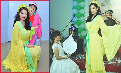 Trương Ngọc Ánh bất ngờ hóa “chị Hằng” cùng con gái vui đón Trung Thu