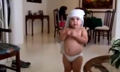 Chào thua với hành động của các bé