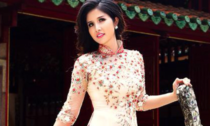Thướt tha như bà xã Phan Thanh Bình với áo dài 