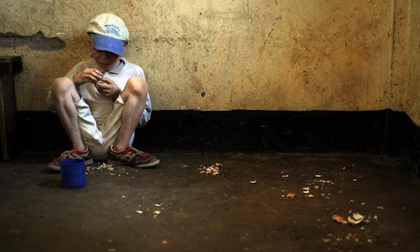 Man rợ giết trẻ da đen bạch tạng để hiến tế