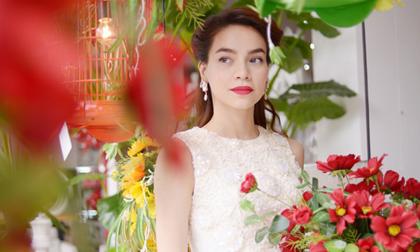 Hồ Ngọc Hà khoe dáng quyến rũ trong khu vườn