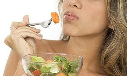 7 cách ăn uống phổ biến cực sai lầm gây hại sức khỏe