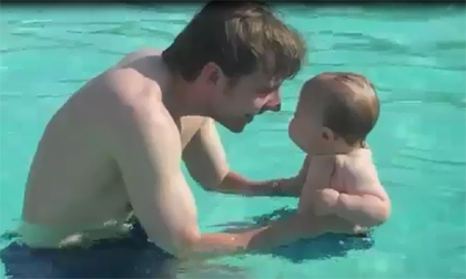  Hành trình dạy bơi cho cậu bé 9 tháng tuổi