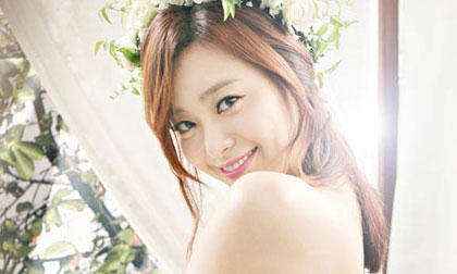 Sao 'Ngôi nhà hạnh phúc' Lee Young Eun khoe ảnh cưới đẹp lung linh