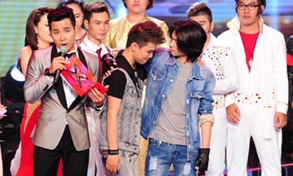 'Chàng trai hát Rock' Tích Kỳ bất ngờ bị loại khỏi 'The X-Factor'
