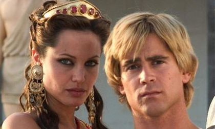 Những 'phụ huynh' chỉ hơn con vài tuổi trên màn ảnh Hollywood