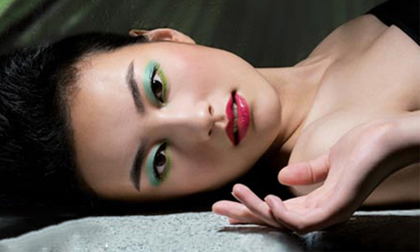 Bí quyết trang điểm cho nàng tóc đen