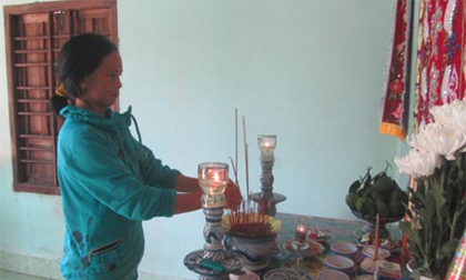 Nhậu say đánh vợ, bị con dùng kiếm đâm chết