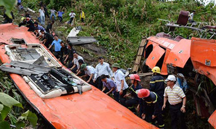 Lật xe khách ở Lào Cai: Đình chỉ hãng xe gây tai nạn