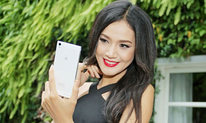 Người mẫu Quanh Đi, đặc biệt đam mê Kingzone 