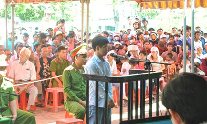 Xác phụ nữ lõa thể trong lu nước: Tử hình sát thủ