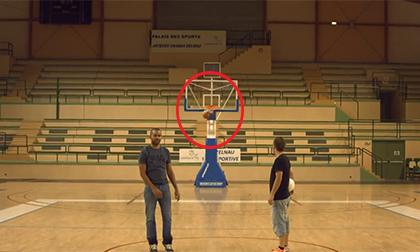 Khi thánh ném đối đầu với thánh sút