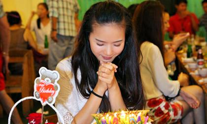 Phan Như Thảo đón tuổi mới thiếu vắng người yêu