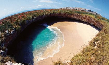 Những bãi biển kỳ lạ đẹp đến khó tin 