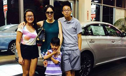 Vợ chồng ca sỹ Thu Phương khoe xe sang mới tậu