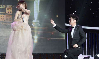 Những màn cầu hôn 'siêu lãng mạn' của sao Hoa ngữ