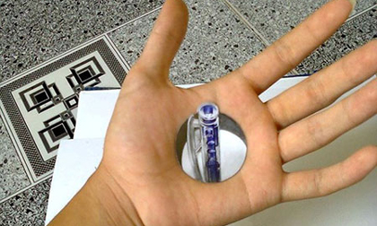 9X vẽ bút bi đâm xuyên tay khiến dân mạng chú ý