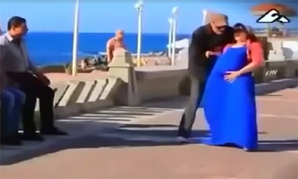 Chết cười với kiểu ''sinh con'' của bà bầu