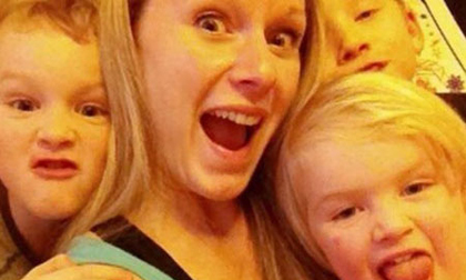 Bà mẹ ăn nhau thai sau khi sinh con