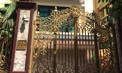 Ngắm cổng sắt trăm triệu của biệt thự nhà giàu Hà Nội
