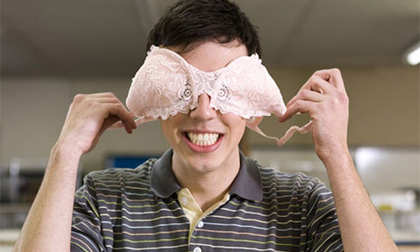 Cười ra nước mắt với dây phơi trong kí túc xá nữ