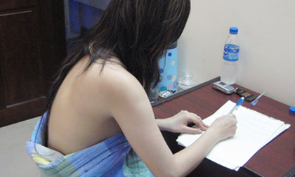 Gái bán dâm bị cướp xe, siết cổ bất tỉnh sau khi 'chiều khách'