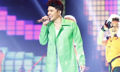 Nathan Lee xuất hiện 'máu lửa' trên sân khấu