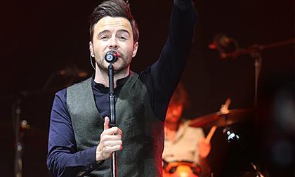 Shane Filan “nổ tung” trên sấn khấu cùng fan Việt