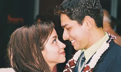 Cảm động clip chồng quay tặng vợ hôn mê suốt 2 năm