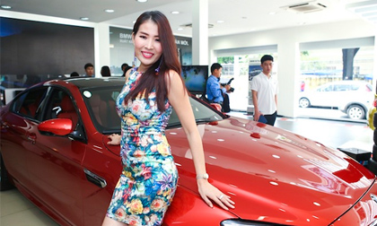 Cựu người mẫu Diễm Kyly khoe dáng chuẩn bên siêu xe