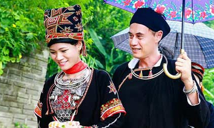 Chuyện tình ấn tượng của chàng Tây và cô gái Dao