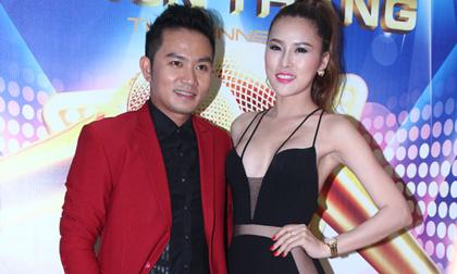 Người đẹp Kim Yến gợi cảm đi nghe nhạc cùng bạn trai