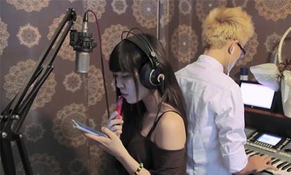 'Nắm giữ từng giọt mưa' phiên bản vừa hát vừa ăn xúc xích