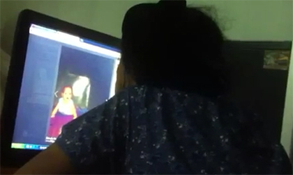 Cảm động với tình cảm bà nhìn thấy ảnh cháu qua Facebook