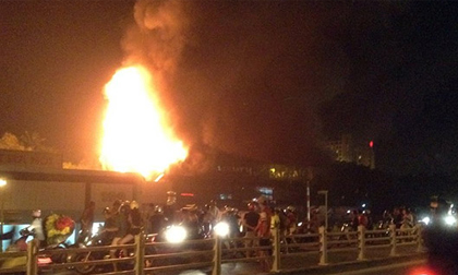 Quán bar ở Hà Nội cháy rực, nhiều người bị ngạt