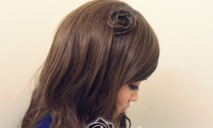 Tạo kiểu tóc tết xoắn hoa như phim Hàn Quốc