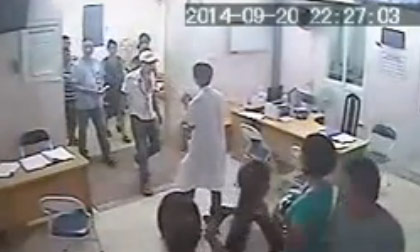 Video bác sĩ bị đấm vỡ xương quai hàm