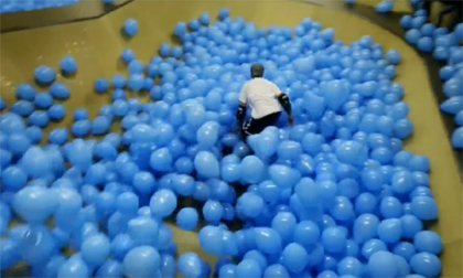 Trượt ván với 5.000 quả bóng bay