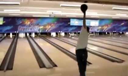 Cú ném tệ hại nhất trong lịch sử môn bowling