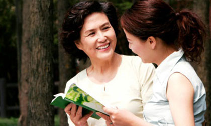 Khốn khổ vì mẹ chồng mê bói bài