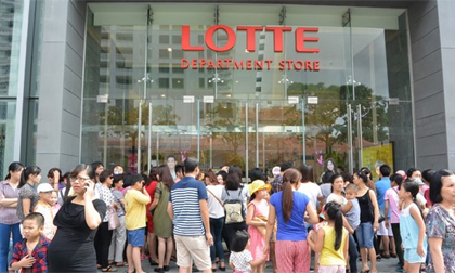 Thang máy tòa nhà Lotte rơi tự do, 2 người bị thương nặng