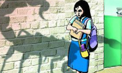 Bé gái 2 tuổi bị lạm dụng tình dục ngay tại trường