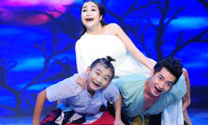 Ốc Thanh Vân 'bế' bụng bầu 5 tháng khiêu vũ 'cực sung'