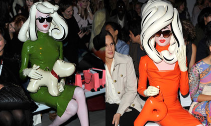 'Tiểu thư cao su' luôn được ngồi ghế VIP tại các show thời trang London