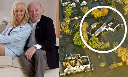 Nhà triệu bảng của ảo thuật gia Anh bị nhấn chìm vì vỡ sông