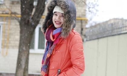 MC Diễm Quỳnh tạo dáng trẻ trung bên tuyết trắng ở Nga