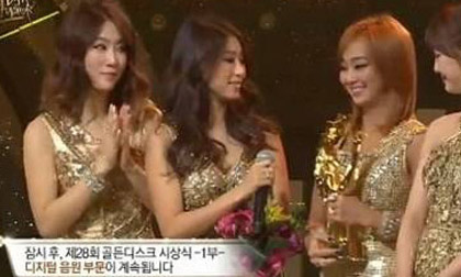 Tiffany rối rít cảm ơn fan vì SNSD ẵm cup vàng