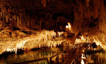 11 hang động ngoạn mục nhất thế giới