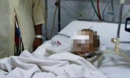 Bé gái 13 tháng tuổi nứt sọ não sau khi đi nhà trẻ