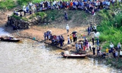 Xác phụ nữ trẻ trôi sông lúc sáng sớm